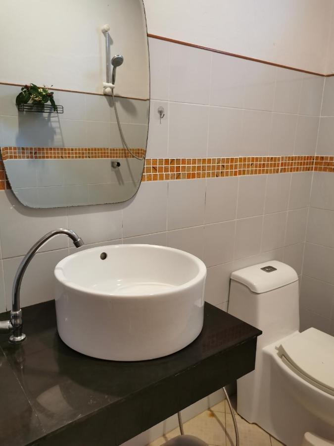 De​ Lanta Place Ko Lanta Exteriör bild
