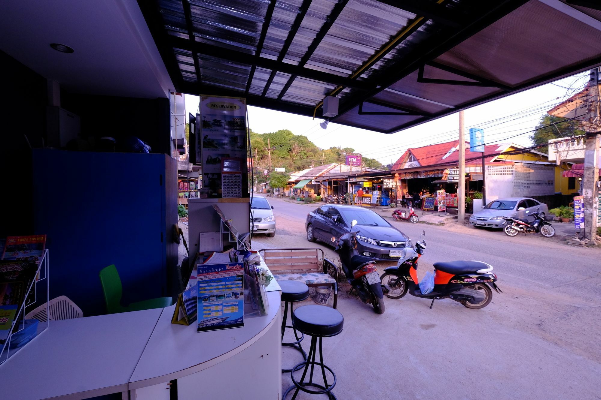 De​ Lanta Place Ko Lanta Exteriör bild
